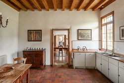 villa-saraceno-interior-kitchen-600x400
