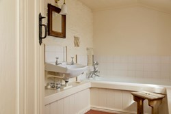 Kingswear bathroom 1200x800