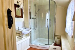 Kingswear shower room 1200x800