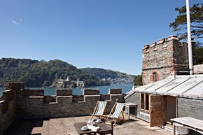 KingswearCastle-exterior-terrace-600x400