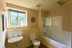Knowle Hill bathroom 1200x800