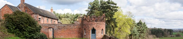 KnowleHill-exterior-sideandturret-1600x345