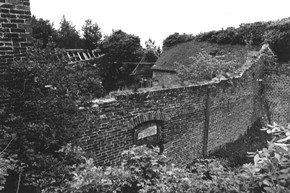 knowlehill-history-garden-600x400