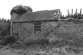 knowlehill-restoration-damagedroof-600x400