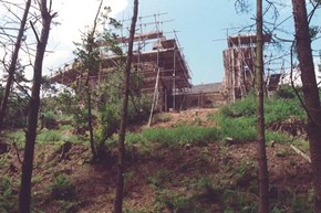 knowlehill-restoration-lookingupatscaffolding-600x400