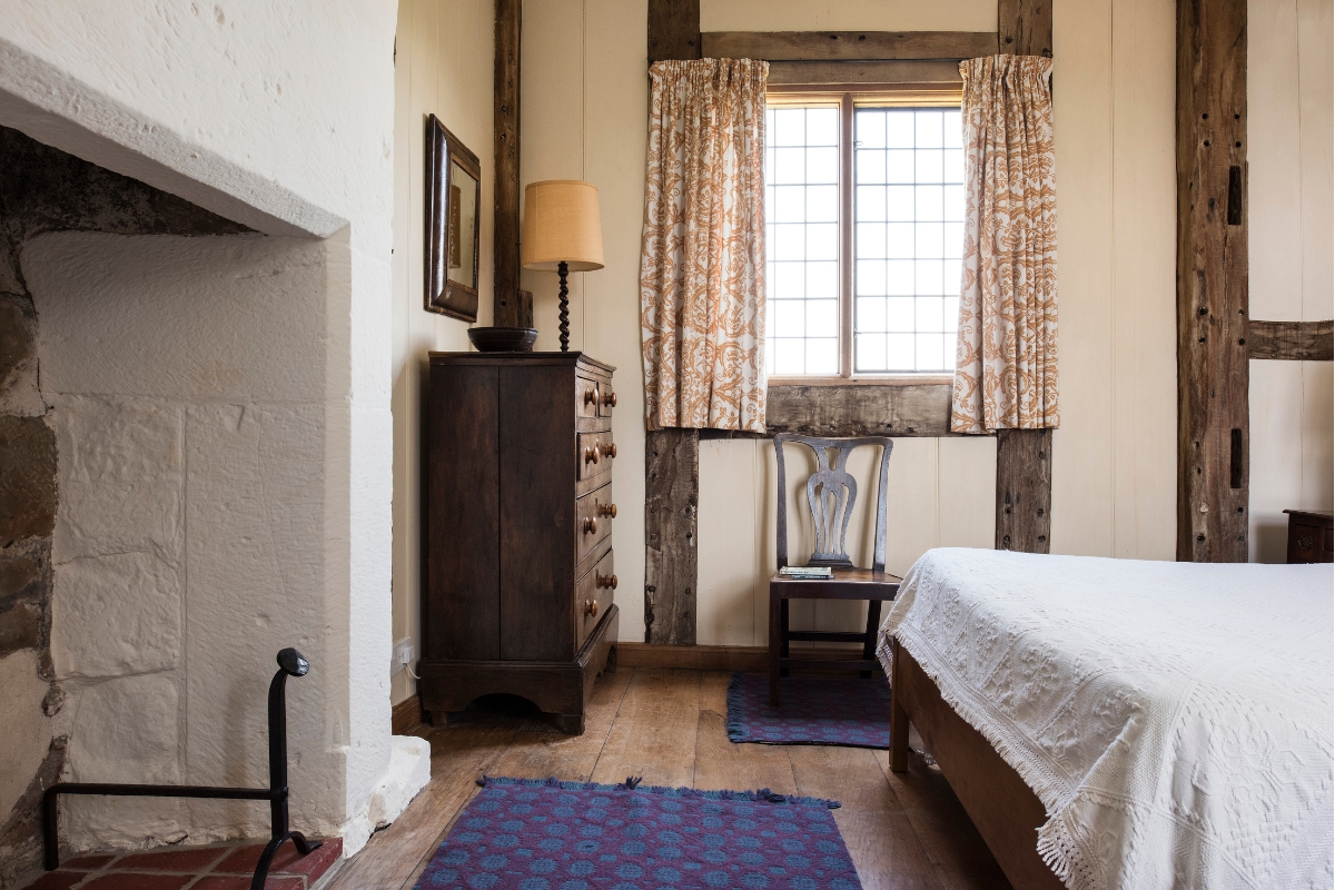 langley-gatehouse-bedroom 1200x800