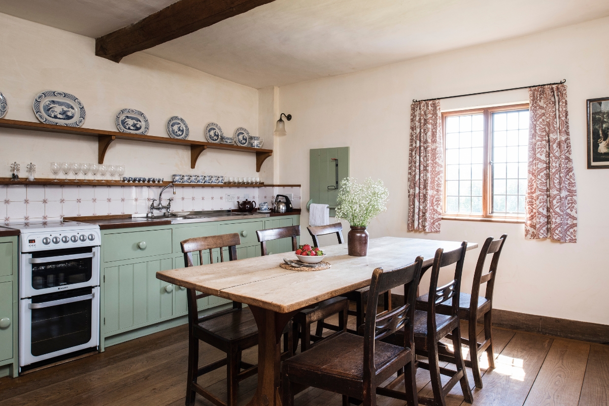 Langley Gatehouse kitchen 1200x800