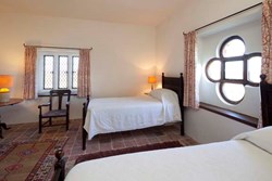 johnlaughton-interior-twinbedroom-600x400