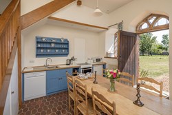laughton-place-interior-kitchen-600x400