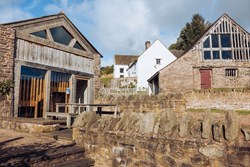 Llwyn Celyn Threshing Barn ext 3  1200x800