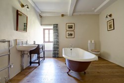 Llwyn Celyn int bath 1200x800