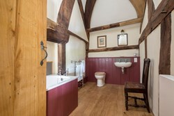 Llwyn Celyn int bathroom 1200x800