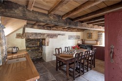 Llwyn Celyn int kitchen 1200x800