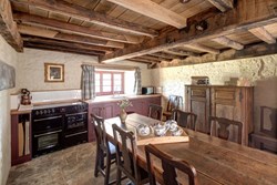 Llwyn Celyn int kitchen 2 1200x800