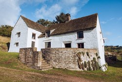 Llwyn Celyn ext front 1200x800