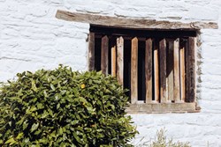 Llwyn Celyn ext window1200x800