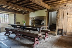 Llwyn Celyn int dining with stairs 1200x800
