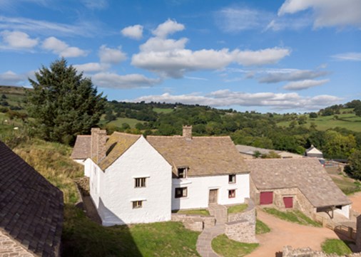 LlwynCelyn-exterior-main-450x321