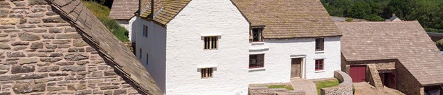 llwyncelyn-exterior-house1-1600x345