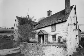 llwyncelyn-exterior-history-house-2-600x400