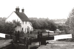 lockcottage-history-exterior-600x400