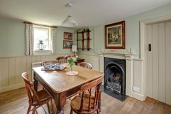 LockCottage-interior-diningroom-600x400