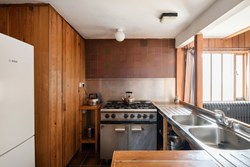 The Barn int kitchen1200x800
