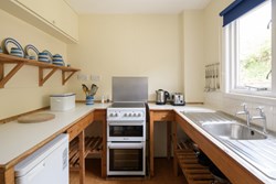 Bramble-Villa-East-interior-kitchen-600x400