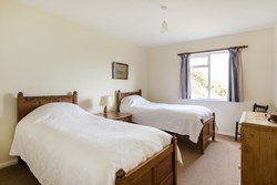 Bramble-Villa-East-interior-twin2-600x400