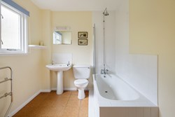 Bramble-Villa-west-interior-bathroom-600x400