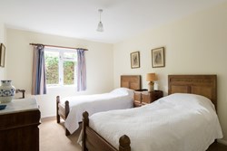 Bramble-Villa-west-interior-twin-600x400