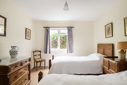 Bramble-Villa-west-interior-twin2-600x400