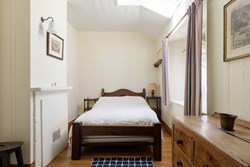 Castle Cottage bedroom 1200x800