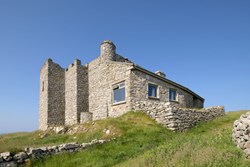 Castle Cottage ext  1200x800