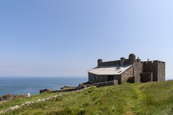 Castle Cottage ext wide 1200x800