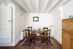 Castle-keep-east-interior-diningarea-600x400