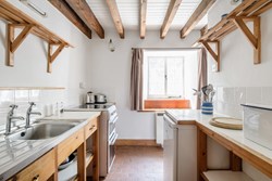 Castle-Keep-North-interior-kitchen-600x400