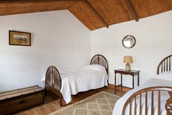 Castle-keep-interior-twin-600x400