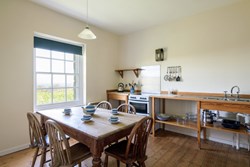 Government-House-interior-kitchen-600x400