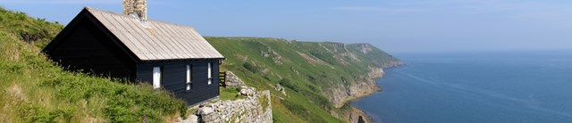 Hanmers-exterior-main-with-sea-1600x345