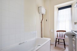 Millcombe-interior-bath-600x400
