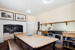 Millcombe-interior-kitchen2-600x400