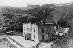 lundy-millicombehouse-exterior-histrrical-600x400