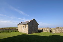 Old-Light-Cottage-exterior-main-reverse-600x400