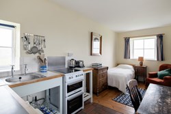 Old-Light-Cottage-mainroom-600x400