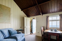 Old-School-interior-sittingroom-600x400