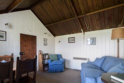 Old-School-interior-sittingroom3-600x400