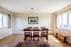 The-Quarters-interior-dining-600x400