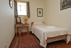 lundy-squarecottage-interior-bedroom-single-600x400