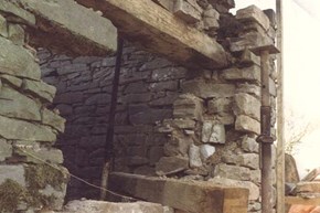 Maesyronen-restoration-damagedwall-600x400